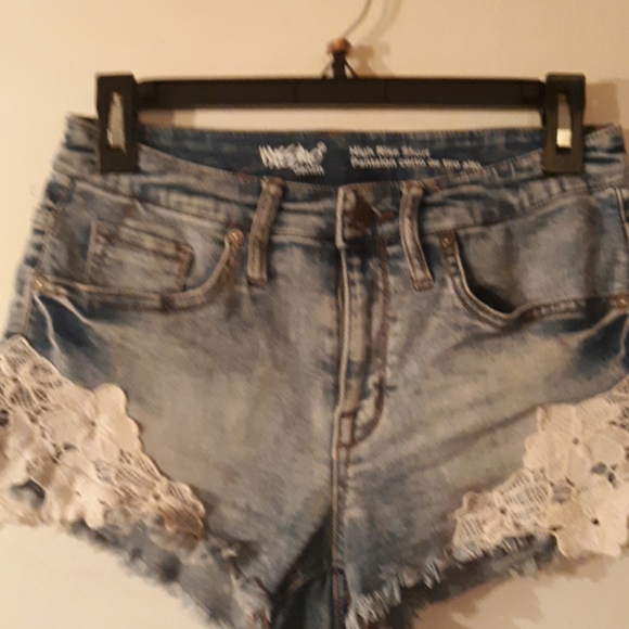 MOSSINO LACED SHORTS - Picture 2 of 4